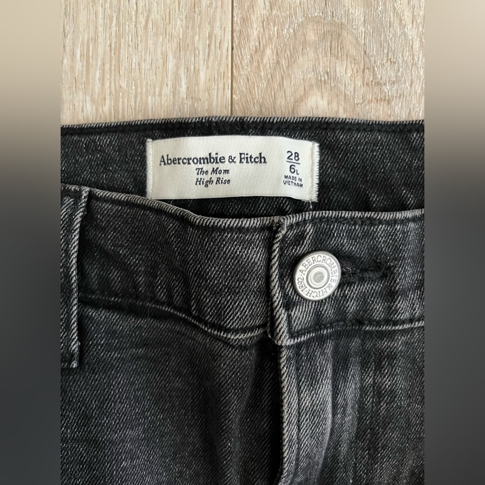 Abercrombie & Fitch Women’s The Mom High Rise Jean Black Wash - Size 6L - Picture 6 of 11